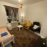 Private Room Near Metro Easy Access Central Location