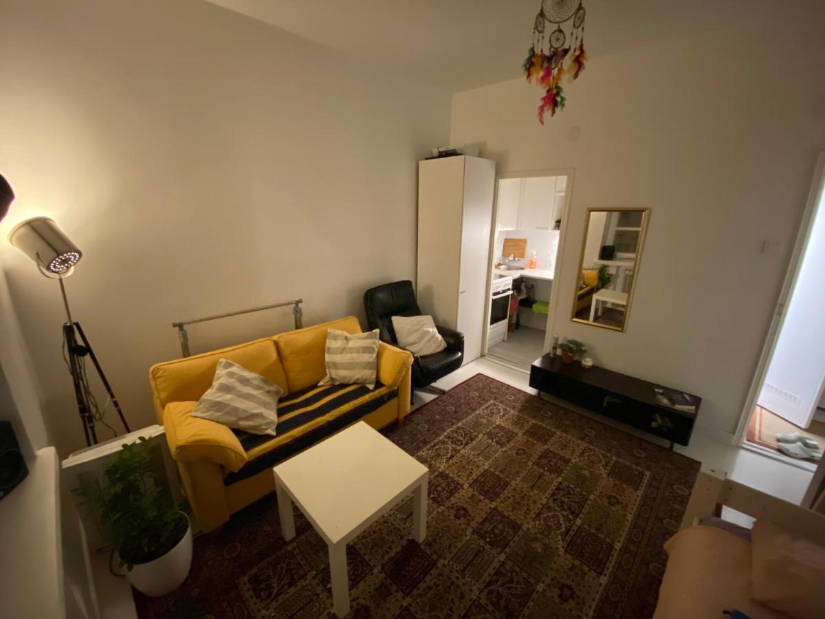 Rum i privatbostad Private Near Metro Easy Access Location *